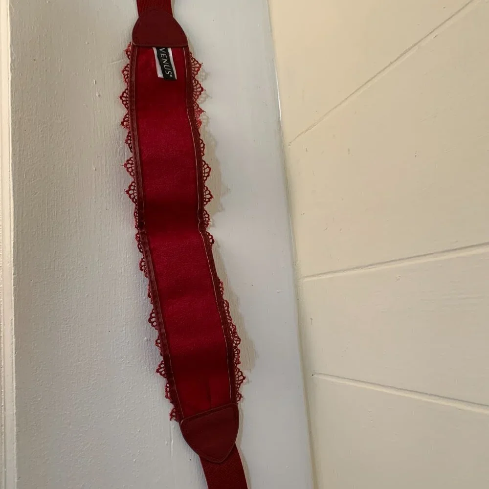 Venus Crochet empire waist belt s/m red